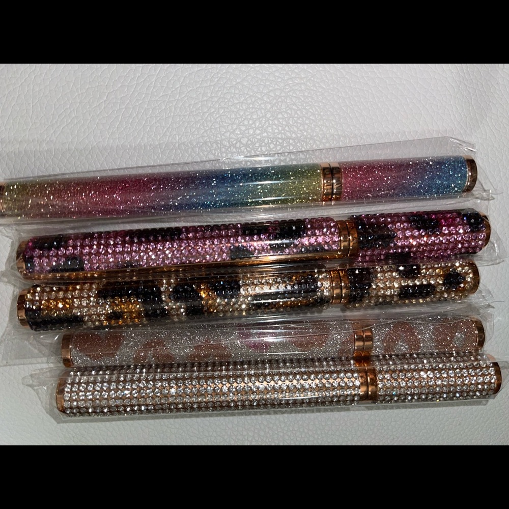 2 in 1 liquid eyeliner/eyelash adhesive